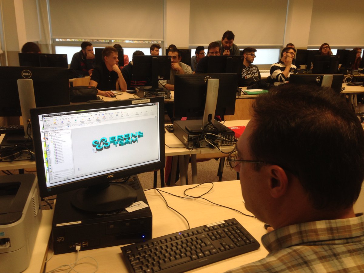 droneteamproj's tweet photo. #Esrasmusplus Droneteam project. Training about #dronedesign and 3D print by @AIJU_Tecnologi at @IESLaFoiaIbi for advanced #drone @sepiegob https://t.co/3G7HEdPz3z
