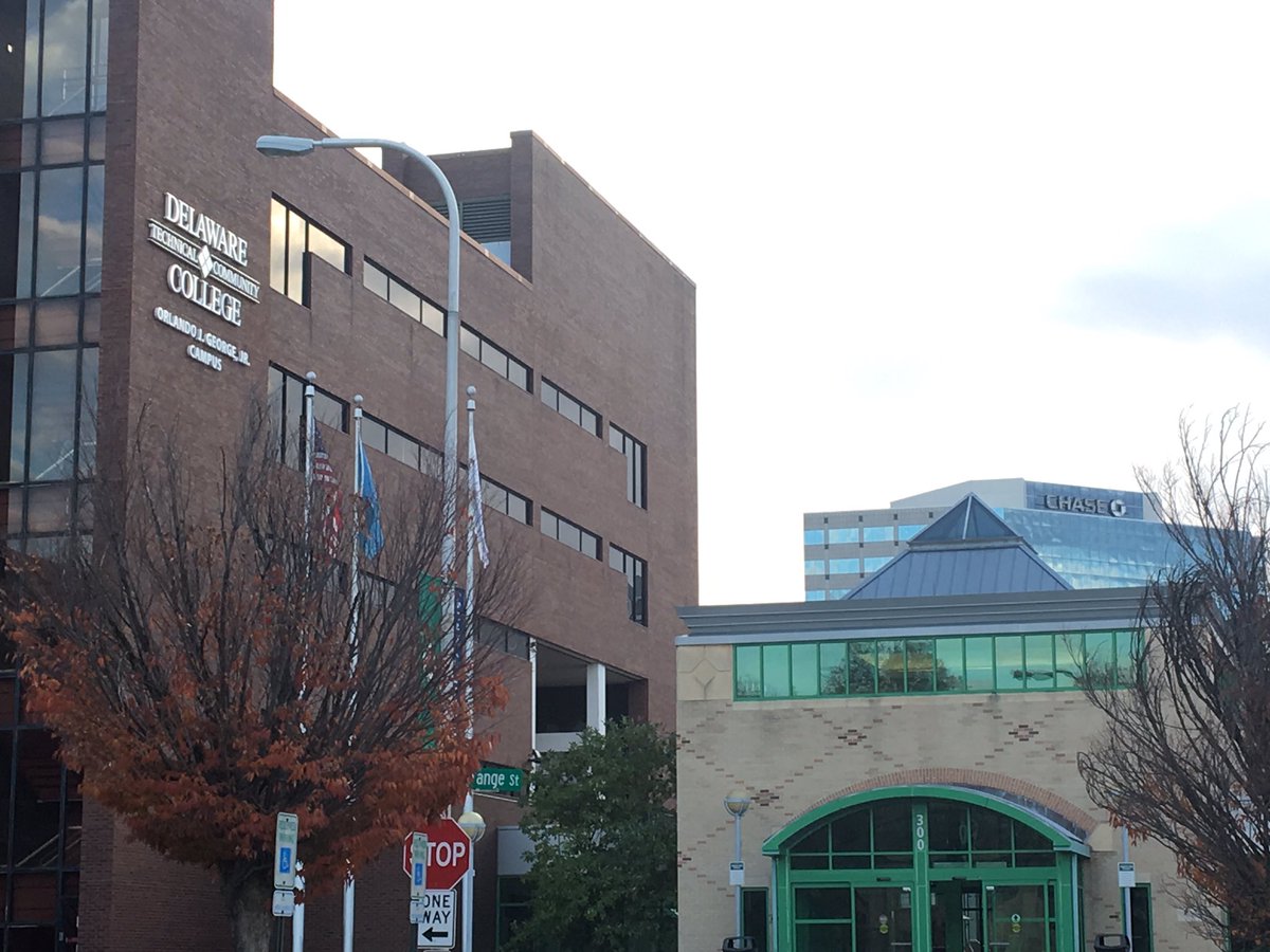 technicallyDE's tweet image. Today&apos;s #DIW16 Dev Conf @delawaretech in 3 acts:

1) Coding Bootcamps 💻 
2) High level Dev Talks 💡 
3) Happy Hour 🍺 2016.delawareinnovationweek.com/track-days/dev