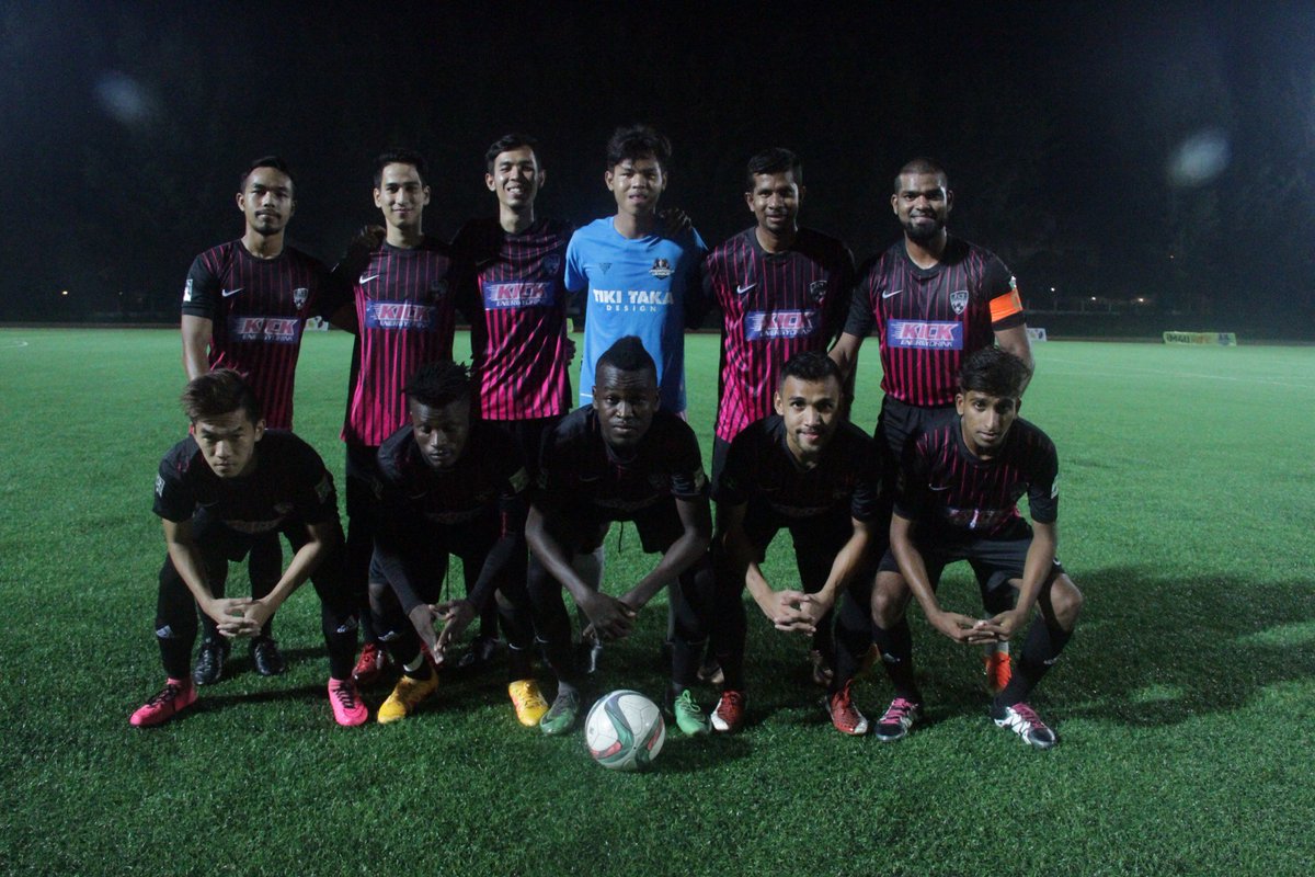 KhairilAnuar's tweet photo. foto2 exhibition match before perlawanan akhir. Selangor Elite vs SCL All Star. #SCL2016 https://t.co/H9OmXyRgv8