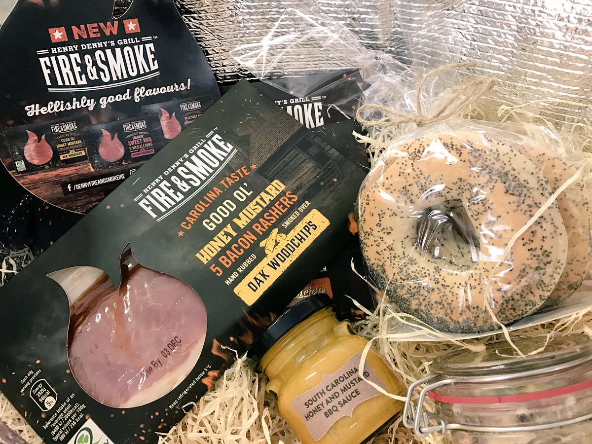 jules_mahon's tweet photo. Lunch is served, well almost ๐#Hellishlygood ๐ https://t.co/H28gRFM04W