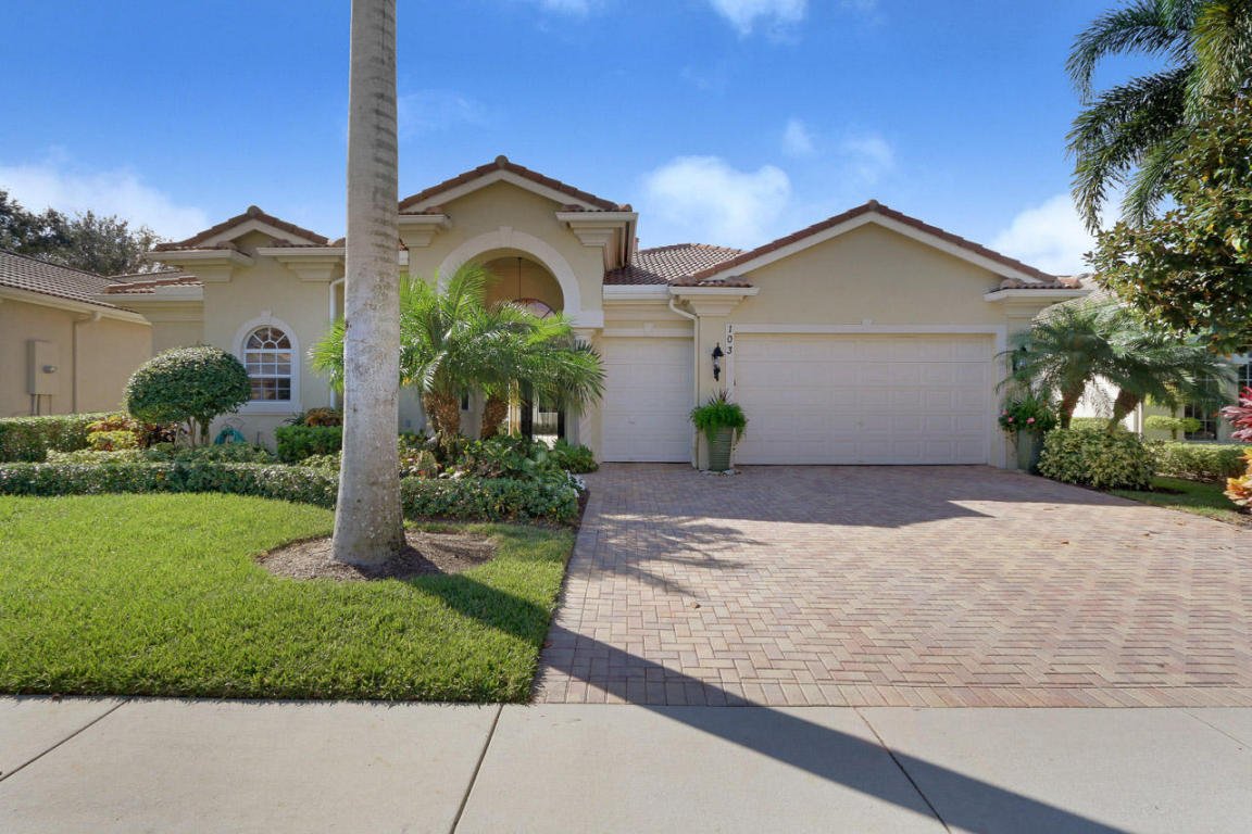BeauSeaver's tweet photo. Beautiful #CourtyardHome In The #FrenchmansReserve Of #PalmBeachGardensFlorida!
#waterfrontproperties
https://t.co/JomffjTzLc https://t.co/OPlRY1ERyS