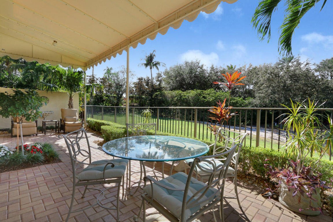 BeauSeaver's tweet photo. Beautiful #CourtyardHome In The #FrenchmansReserve Of #PalmBeachGardensFlorida!
#waterfrontproperties
https://t.co/JomffjTzLc https://t.co/OPlRY1ERyS