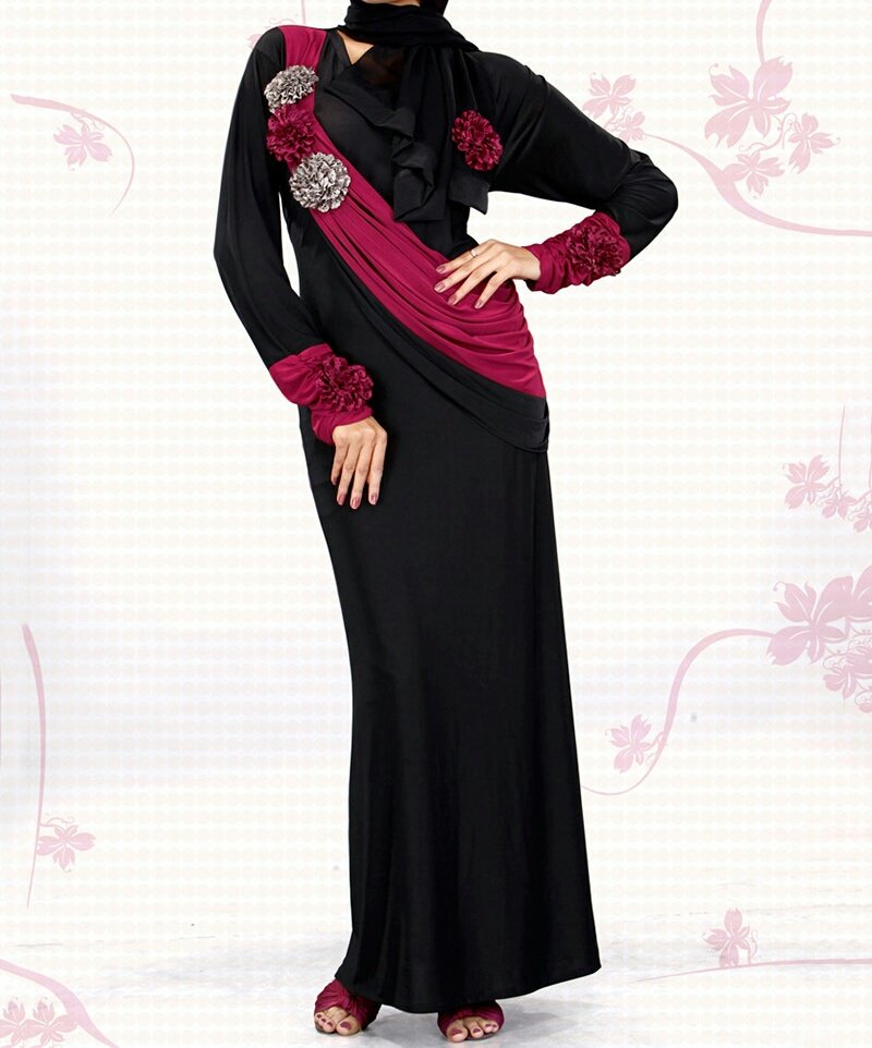 MidleeastA's tweet photo. Latest abayas according to the new trend and absolutely exclusive.  The bookings start .. for order contact watsapp 00971544917861 https://t.co/u8oaIeGyr8