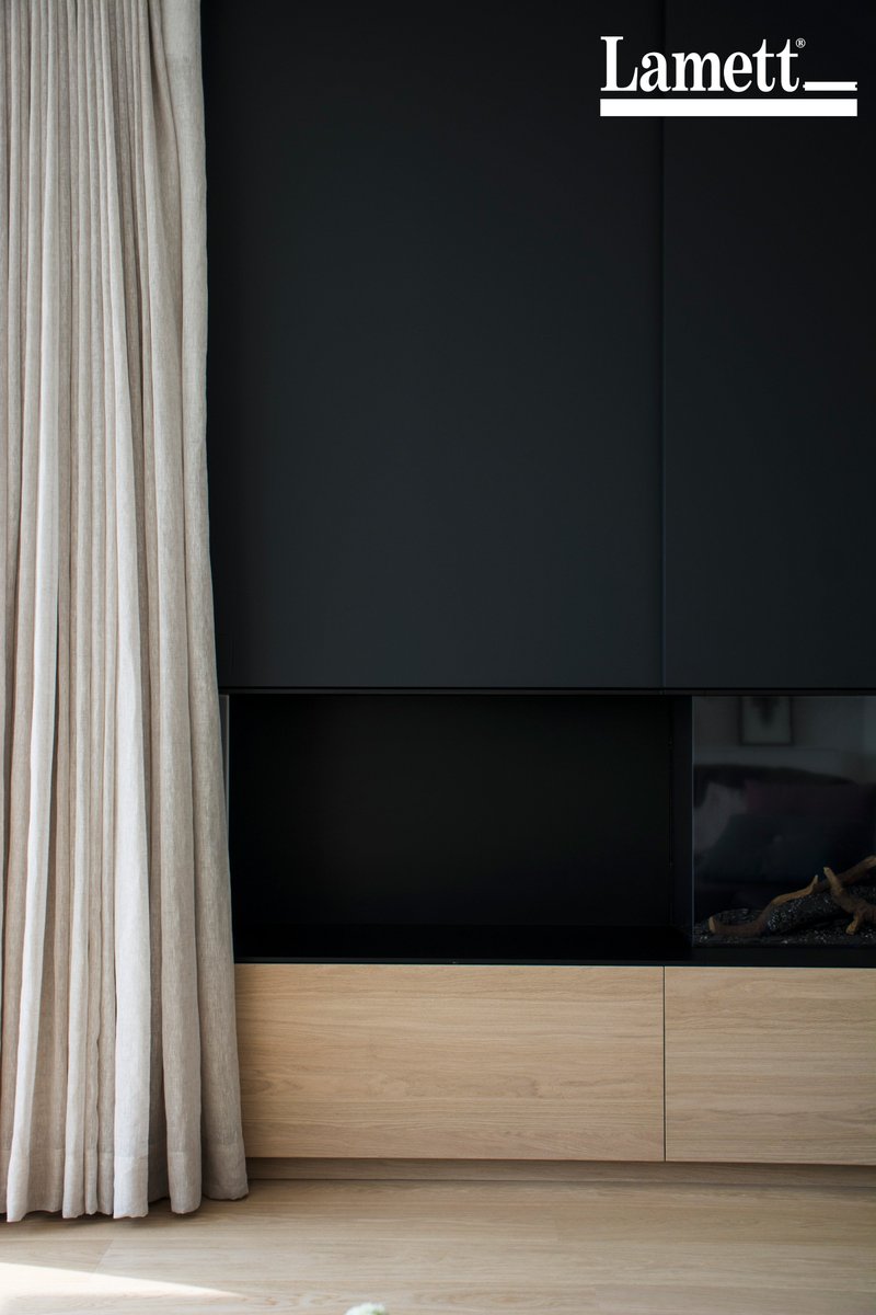 Beautiful contrast between black #interior &amp; light #parquet #interiordesign #woodflooring #lightparquet #monzaXL