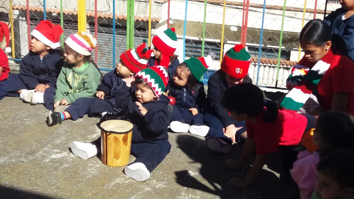 Practica de la música navideña Proyecto Simón Bolivar <a href="/elsistema/">El Sistema</a> <a href="/elsistemavargas/">El Sistema Vargas</a> <a href="/NucleoEljunko/">nucleoeljunko</a> preescolar David Ausubel el junquito