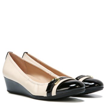 wideshoekenya's tweet photo. Get perfect polished sophistication with the versatile Midori wedges from Naturalizer. #WideShoe #Naturalizer #WeGotYou https://t.co/WsXe2BRqy0