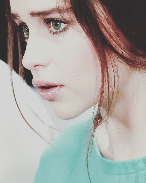 withpatterns's tweet image. emilia clarke is art