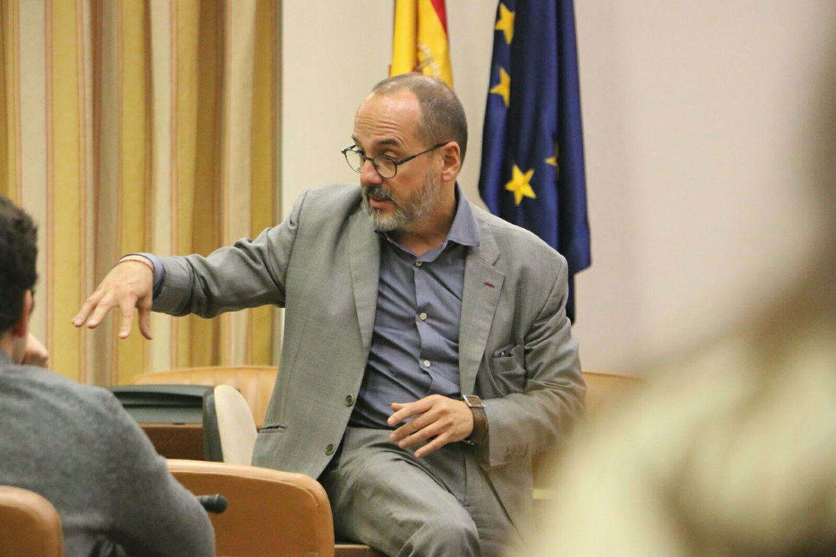 debat_org's tweet photo. Seguim amb visita al @Congreso_Es i col.loqui amb @carlescampuzano #Agora2016 https://t.co/5zoh9UxWvq