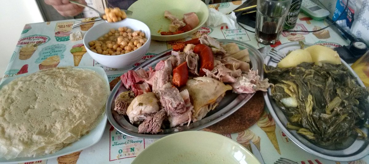 Recetas_de_Yoli's tweet image. Hoy #comemos #cocido #gallego acompañado de #filloas #Foodie #foodbloggers #foodporrn. @ElZampon ¿Comemos lo mismo?