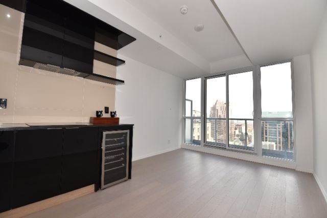 TdotProperties's tweet photo. Studio #apartment for #rent in #Toronto near Richmond &amp; University. Details: https://t.co/vkG1drh00s https://t.co/Pe2Bdt5L3L