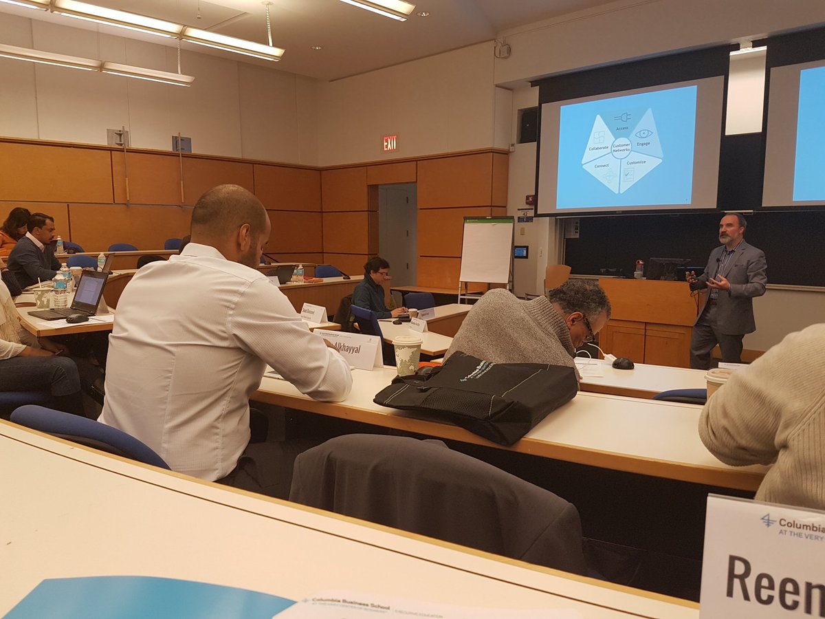 ReemAlduwisi's tweet photo. Day 2 at #CBSDMS .. Customize Strategy with @David_Rogers https://t.co/axhZqX9IJu