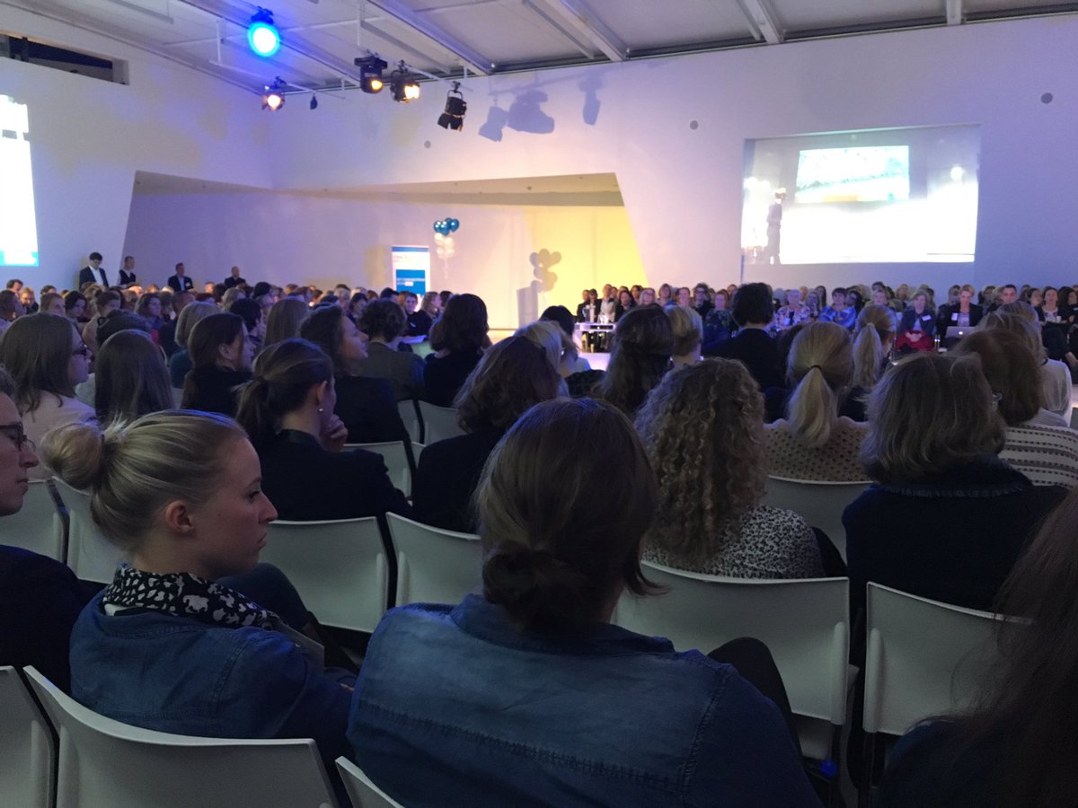 PatriciavanderLinden (@patriciavdl) on Twitter photo Je zou ons moeten zien <a href="/Marketim/">Tim Lammers</a>, we zitten ademloos te luisteren naar je verhaal! #commgres16 Je zou ons moeten zien <a href="/Marketim/">Tim Lammers</a>, we zitten ademloos te luisteren naar je verhaal! #commgres16