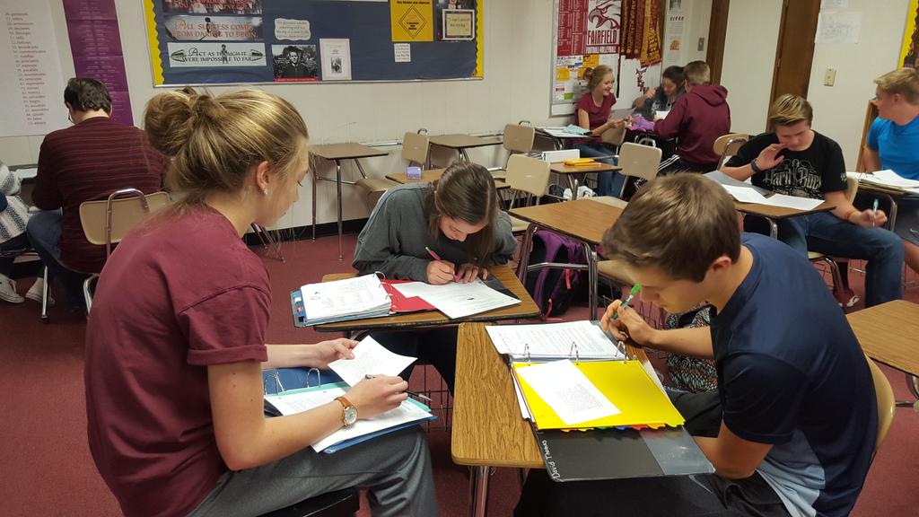 FHSEagleBeat's tweet image. Discovering a Shakespeare sonnet. #FISDlearn