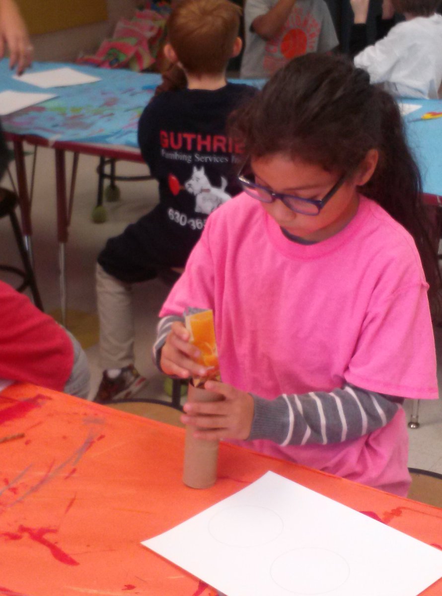 LightUpLiteracy's tweet photo. Ss in @MrsSmithKST 's class explore more about light with @ArtKST in art class making kaleidoscopes. @KanelandKST https://t.co/Va9DyQ7d1k