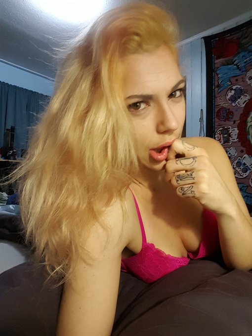 Camera fun #fun #snapchat #snapfun #blondehairdontcare #blondeshavemorefun https://t.co/wXonGCQEkr<a href="/tag/fun"class="tags">#fun</a><a href="/tag/snapchat"class="tags">#snapchat</a><a href="/tag/snapfun"class="tags">#snapfun</a><a href="/tag/blondehairdontcare"class="tags">#blondehairdontcare</a><a href="/tag/blondeshavemorefun"class="tags"><span>#blondeshavemorefun</span></a>