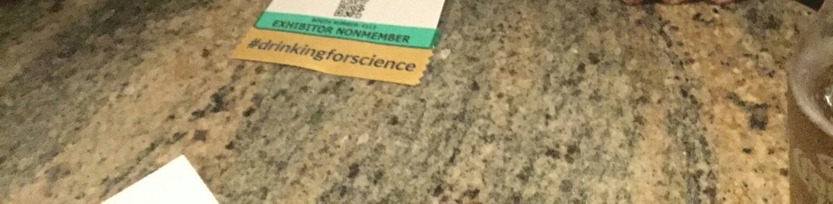 sara_von's tweet photo. Yo tambiรฉn quiero un gafete que tenga un #DrinkingForScience https://t.co/XoOusyD7EV