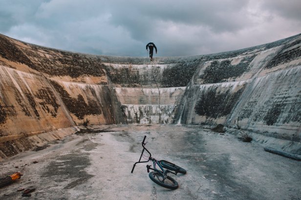 lamonomagazine's tweet photo. JUEVES: la expo #WhyRide es todo un tributo a la vida, a estar en movimiento y a descubrir, ¡nos vemos ahí! https://t.co/HP36ZVWckC https://t.co/RWyXco1SXc