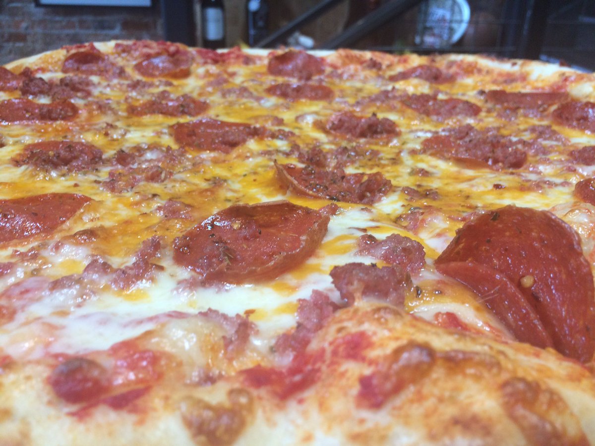 velopizzeria's tweet photo. Pepperoni, Mozzarella, Cheddar,Diablo Spice #Pizza #DailySlice #GetSomePie https://t.co/anMCm59qqF