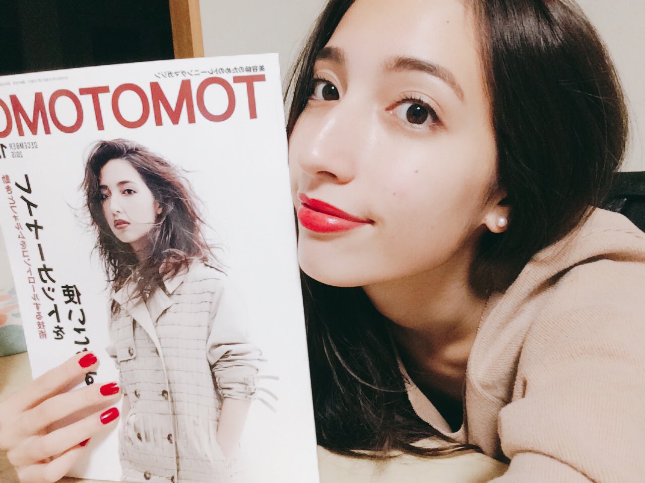 山本桃子 ワセコレ 16 大変私事なのですが 表紙モデルを務めさせて頂いた新美容出版さんのtomotomo12月号が11月15日に発売されました 人生でそうそうあるかないかの機会を頂けてとっても嬉しく思います 普通の本屋にはあまり置いてないかもしれない 山本桃子 ワセコレ 16 大変私事なのですが 表紙モデルを務めさせて頂いた新美容出版さんのtomotomo12月号が11月15日に発売されました 人生でそうそうあるかないかの機会を頂けてとっても嬉しく思います 普通の本屋にはあまり置いてないかもしれない