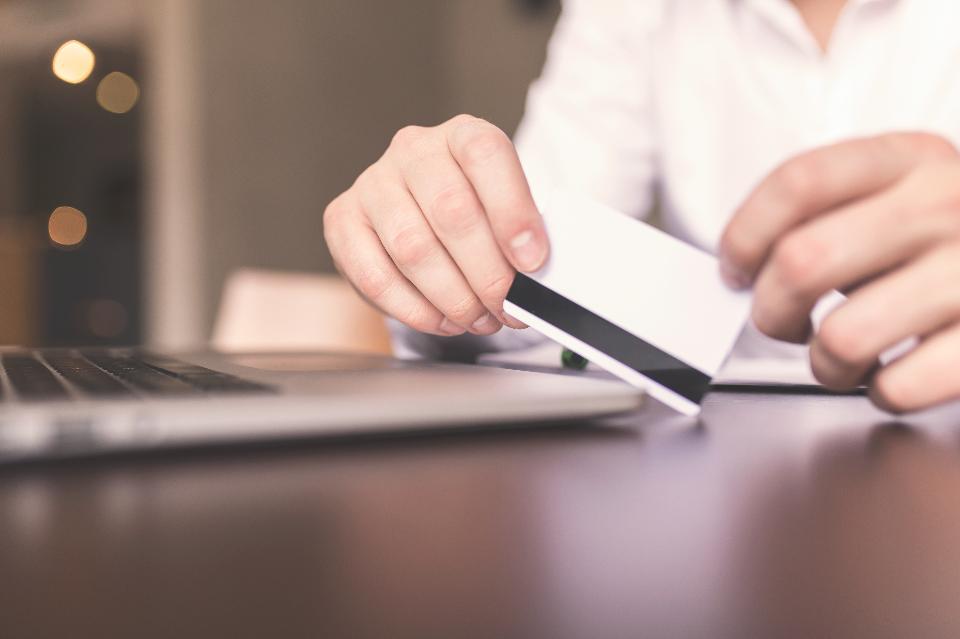 ForbesWomen's tweet photo. How do millennials spend their money? Millennials tend to value experiences over owning things: https://t.co/kyKIwjjzUz https://t.co/CZtoqap3uM