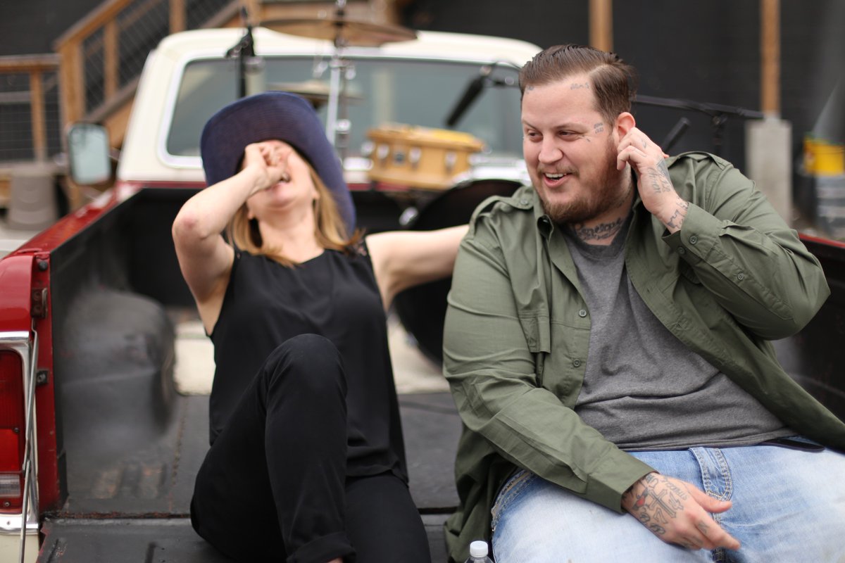 HeyInBedWith's tweet image. Nashville, you got yourself a good one. Check our interview with the one-and-only @JellyRoll615. youtube.com/watch?v=XVz4cC…