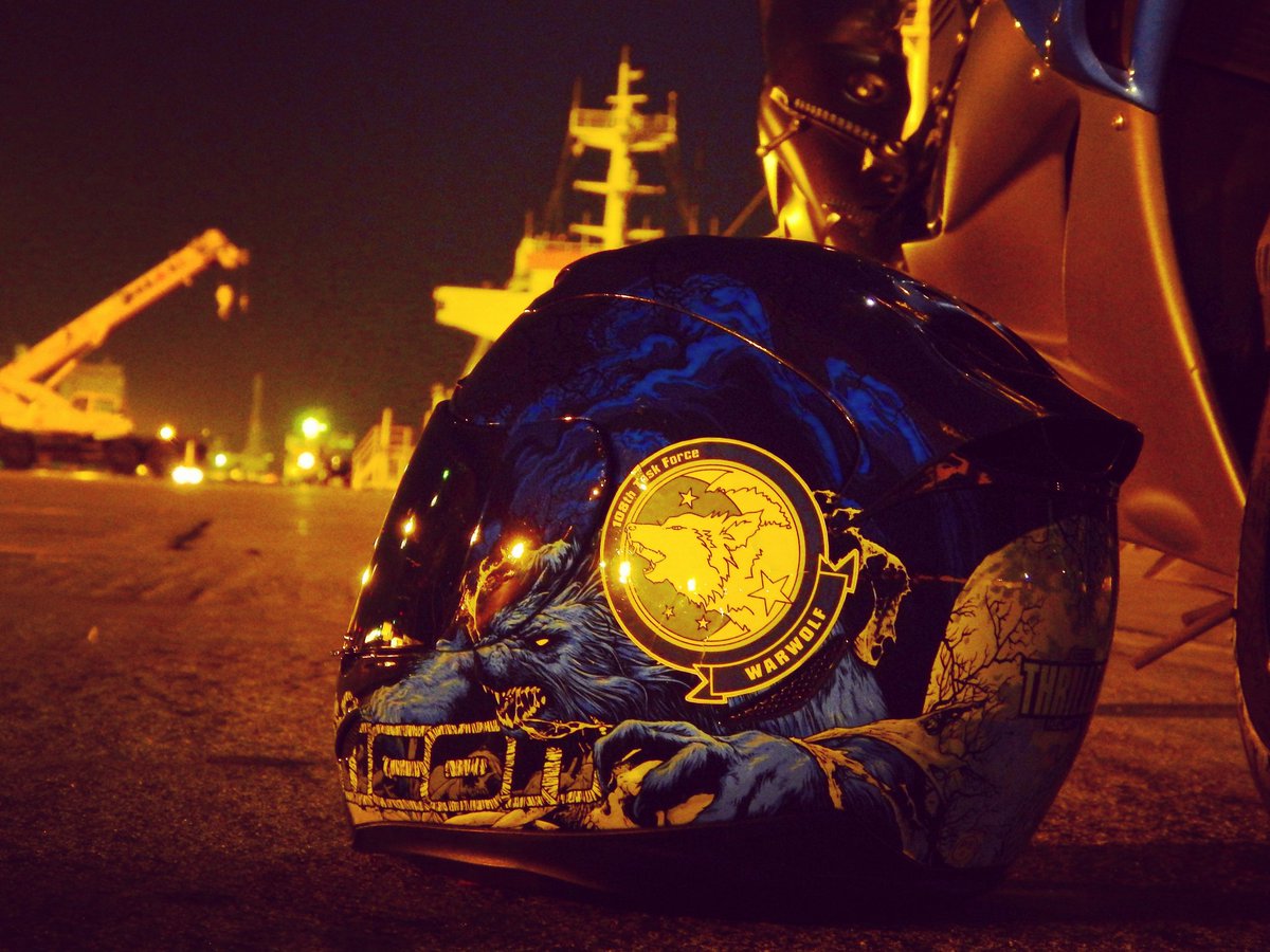 TOG_rocco's tweet image. 満月の夜空の下にiconのスリラーヘルメット( *´ω`)おひとついかが？
#iconmoto