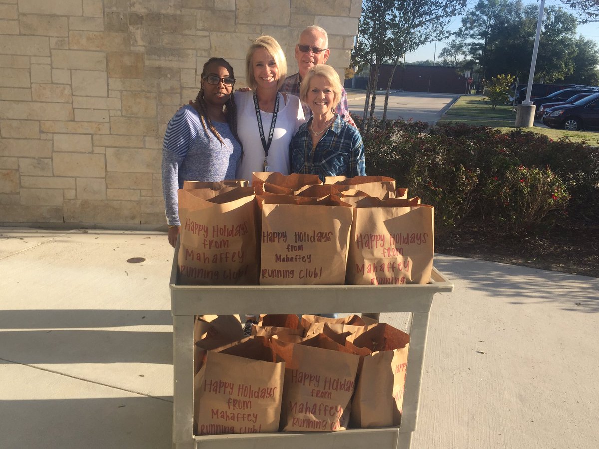 Our Coach <a href="/allison_fox1/">Allison Fox</a> never stops! #givethanks #giveback. Thanks Speedy Scotties &amp; @MaffaheyStuco