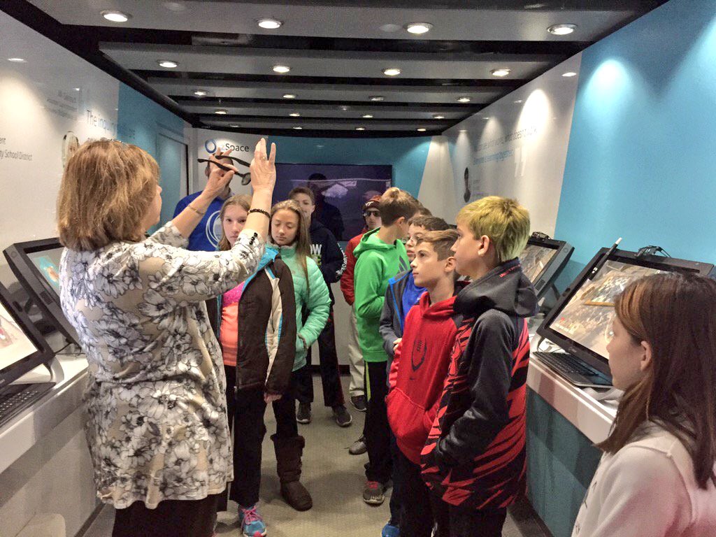 BlackRiverMS's tweet image. .@zSpace virtual reality tour bus visited BRMS today. What great experience for some of our students! #WeAreChesterNJ