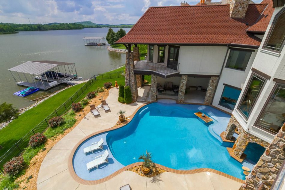 HouseLens's tweet image. HouseLens is excited to announce our partnership with @dronebase to offer #drone services in all 50 states! bit.ly/2fSUV8S