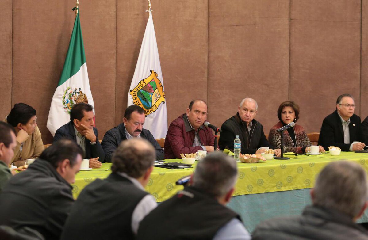 En productiva reunión de trabajo con los delegados en #Coahuila del <a href="/gobmx/">gob.mx</a> #MásCoordinación #MejoresResultados <a href="/EPN/">Enrique Peña Nieto</a> <a href="/SEGOB_mx/">Gobernación</a> <a href="/osoriochong/">Miguel Ángel Osorio Chong</a>