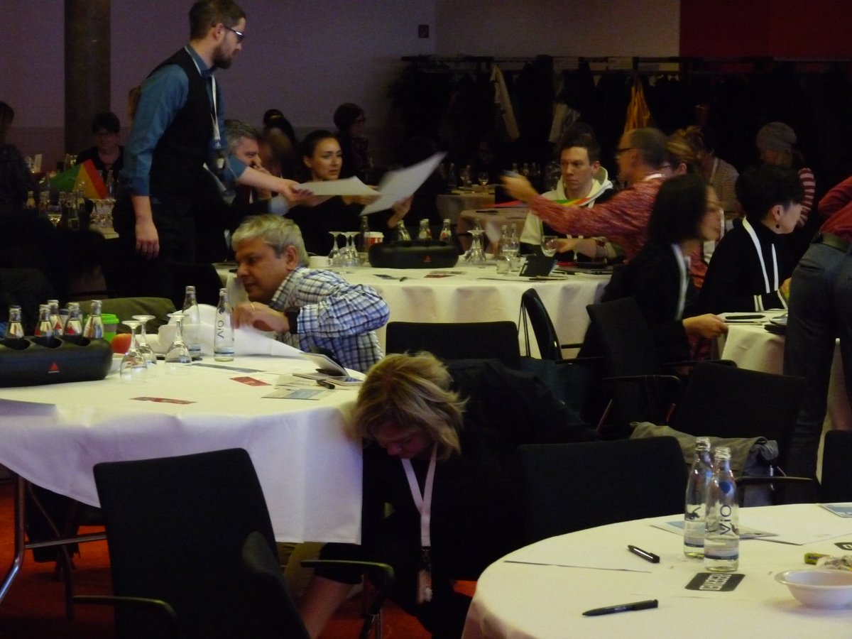 JokeRuwen's tweet photo. Keynote speaker @Kate_Hammer teaching #mrx how to make a #6wordstory. She also has everyone diving under tables for @StoryFORMing #esomar. https://t.co/JHZsORBlqU