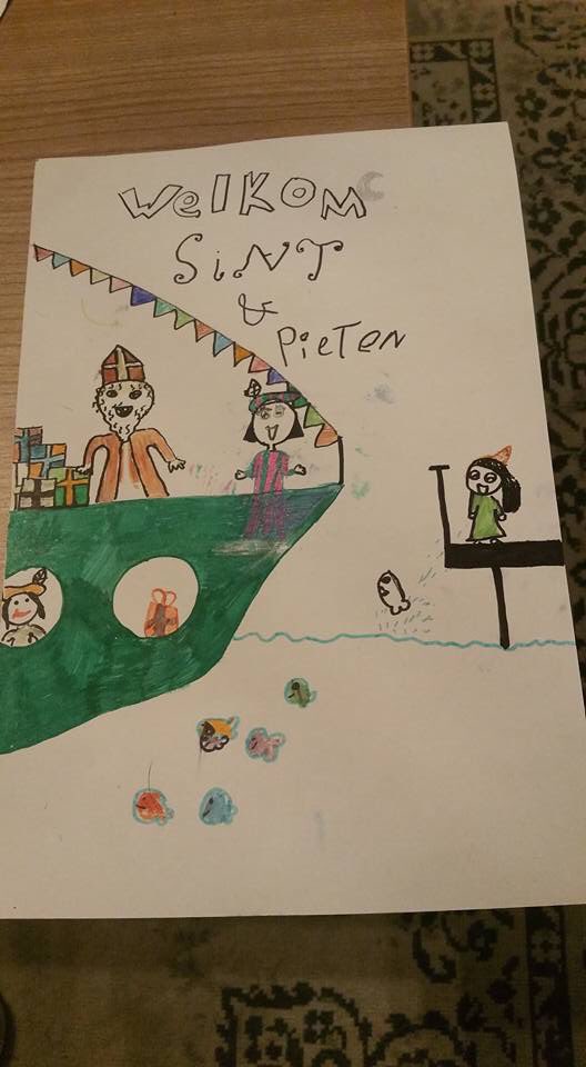 mrcwntrs's tweet photo. Het is weer genieten in de klas nu Sint in het land is. En niemand heeft het over de kleur van piet. #klassepret #piet #sint #devlindertuin https://t.co/SI1adyxGUu