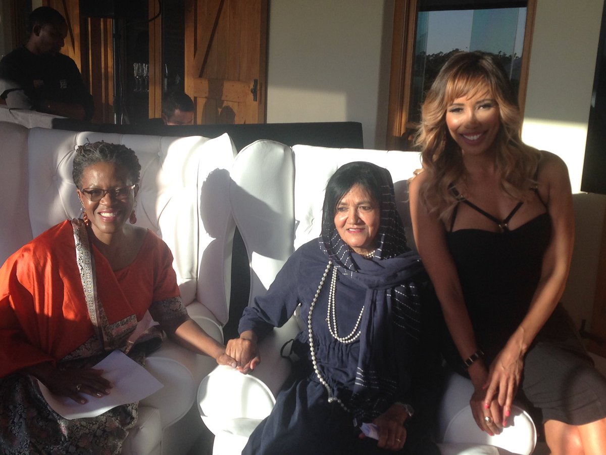 TheTutuLegacy's tweet photo. It takes each of us to do a little good #MphoTutu #LeahTutuUnsungHeroesAward @LeighAnne_Will https://t.co/XIOfjBlEqt