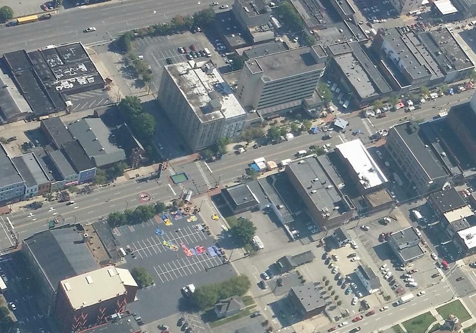 General_Av_KY's tweet photo. Downtown Ashland. #pilot #pilotsview #piloteye #pilotseye #aviation #aviator #kyaviation #flying #avgeek #pilotlife https://t.co/LDRPABQUBy