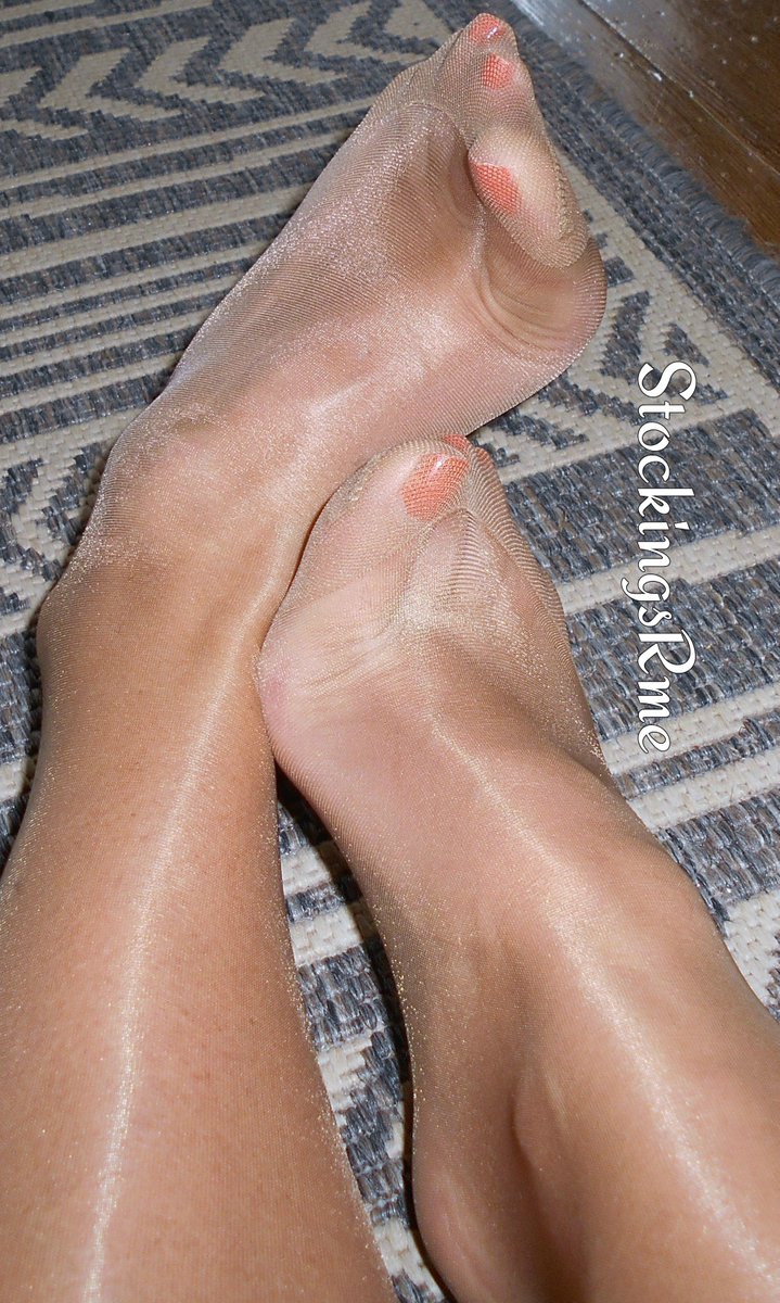 StockingsRme's tweet photo. For the foot lovers! #feet #toes #nylon https://t.co/c79GBDmqYE