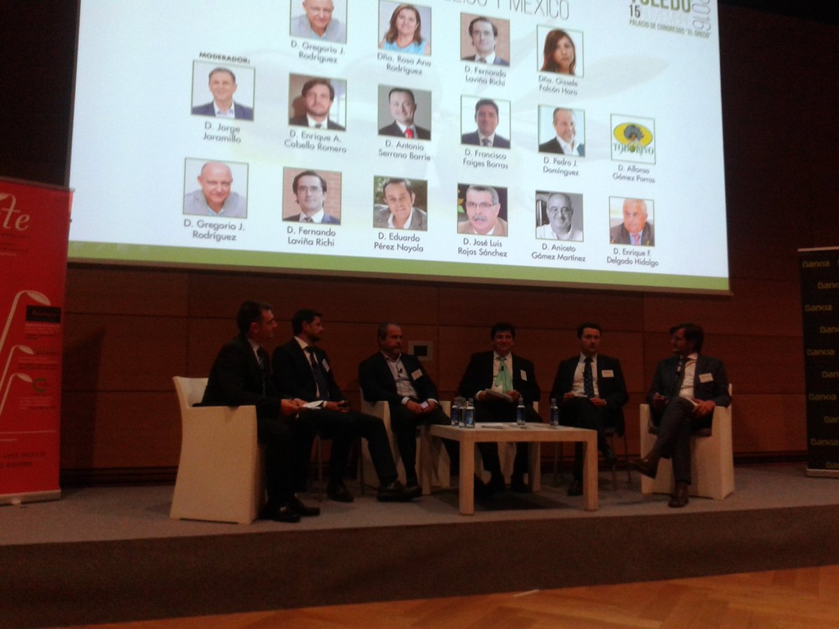FalconGissele's tweet photo. Comienzo de la tertulia claves con @Nielsen_Spain @TODOLIVO @AceitesG_Cruz #Feiges #Businessagro modera @jorjaramil https://t.co/Me5C7e9g1k