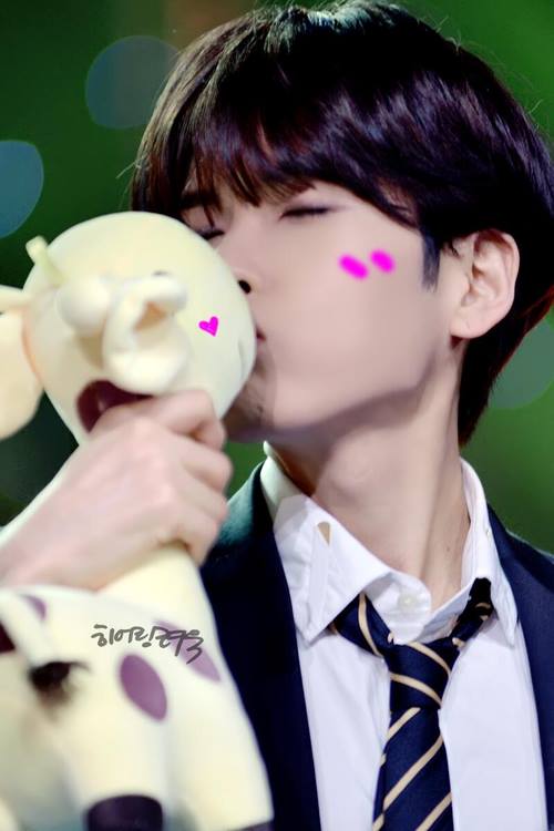 RyeongguVN's tweet photo. #D602 ⇩ #D35 ⇧ #WaitingForRyeoWook https://t.co/gw0ouPzFcG
