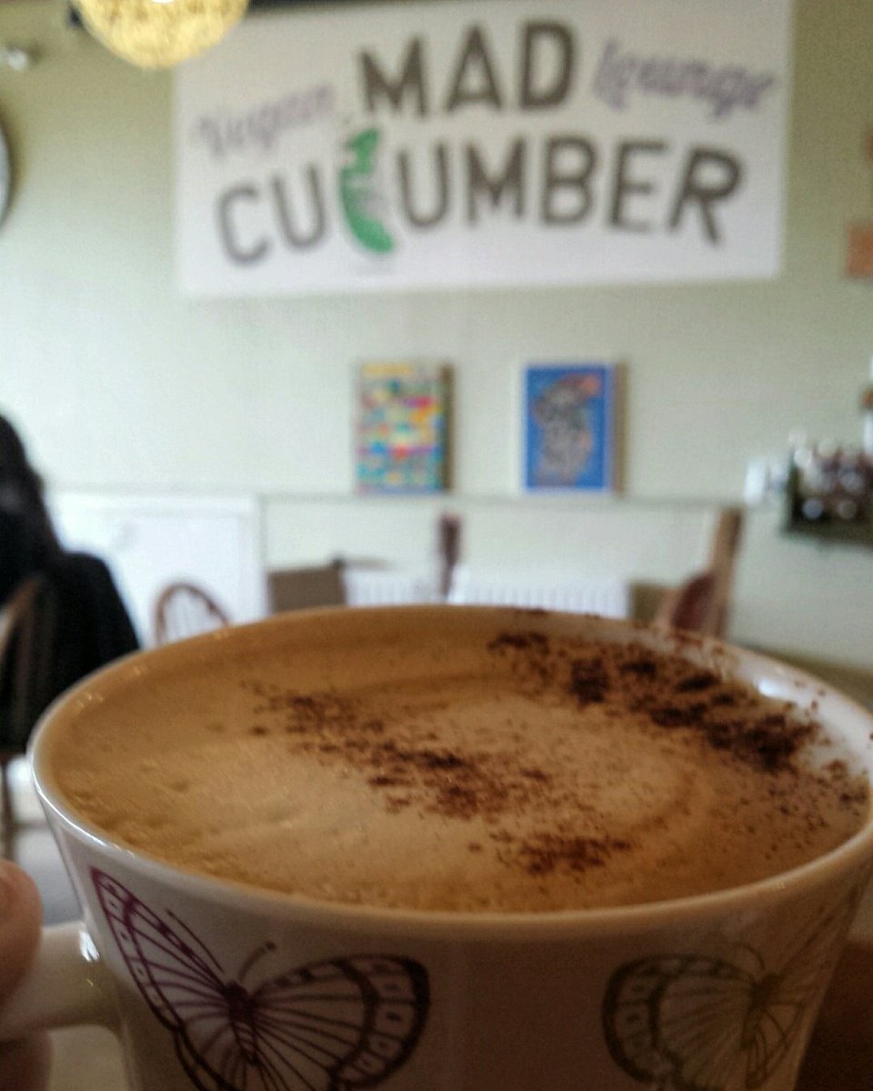 A gingerbread latte at <a href="/MadCucumberUK/">mad cucumber</a> = a moment of bliss in a busy day.

#veganbournemouth #vegan