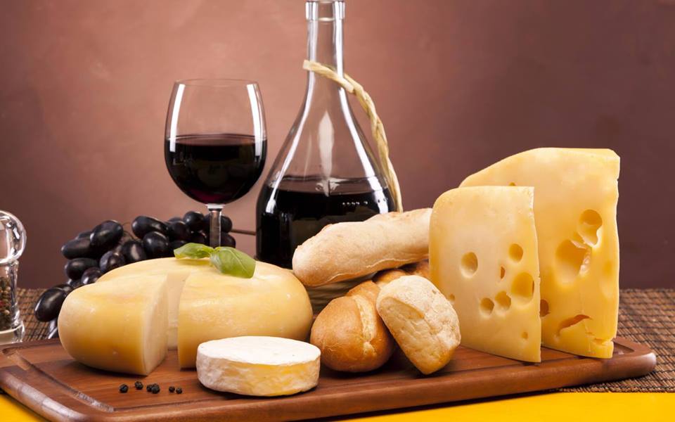 Soirée vin et fromage: 22 novembre de 18h-21h au Bar le Coude! Pour les étudiants à l'École de psychologie et un invité, 10$ par billet!