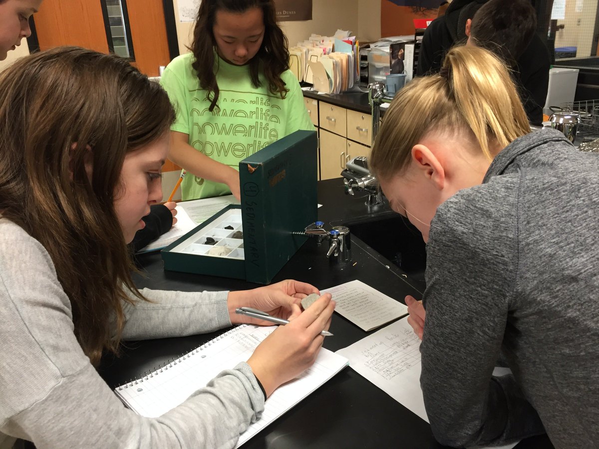 CMSLakeville's tweet photo. 8th grade is categorizing and classifying sedimentary rocks for their lab today #Learn194 https://t.co/pP5NLnUT8y