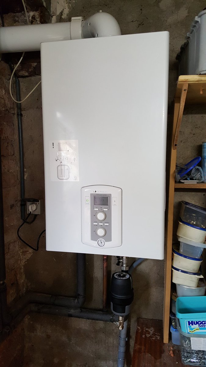 Pose d'une chaudière Chaffoteaux avec un pot à boue sentinel #chaffoteaux #sentinel #chauffage