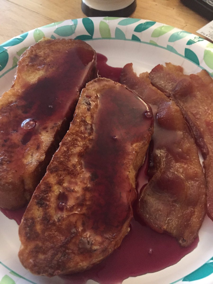 KateRathman's tweet image. Craberry white chocolate french toast, my favorite way to eat eggs 
#innerfatkid
#cookingwithlard