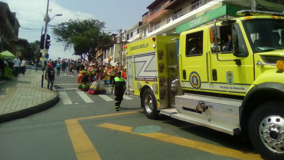 yairton13's tweet photo. @INDERMEDELLIN @JDValde @nexjuan @GiovannyARuiz hoy es realidad la ciclovia-vas en el barrio pedregal se inauguró en sus fiestas 55años https://t.co/tZY8D4dGtp