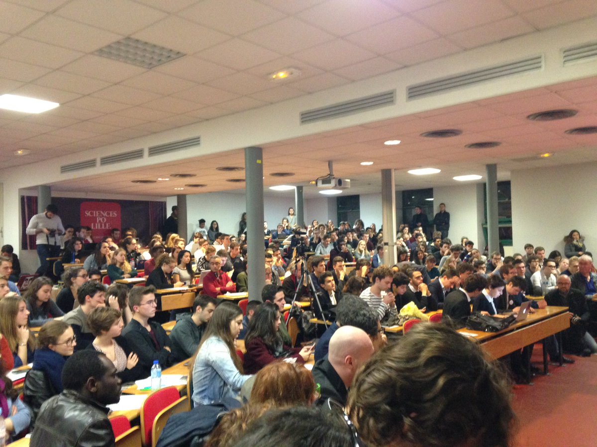 montebourg's tweet photo. Ce soir, je suis l'invité des étudiants de @ScPoLille pour échanger sur la place de l'économie numérique, de l'innovation sociale. https://t.co/SSZsAz5nl0