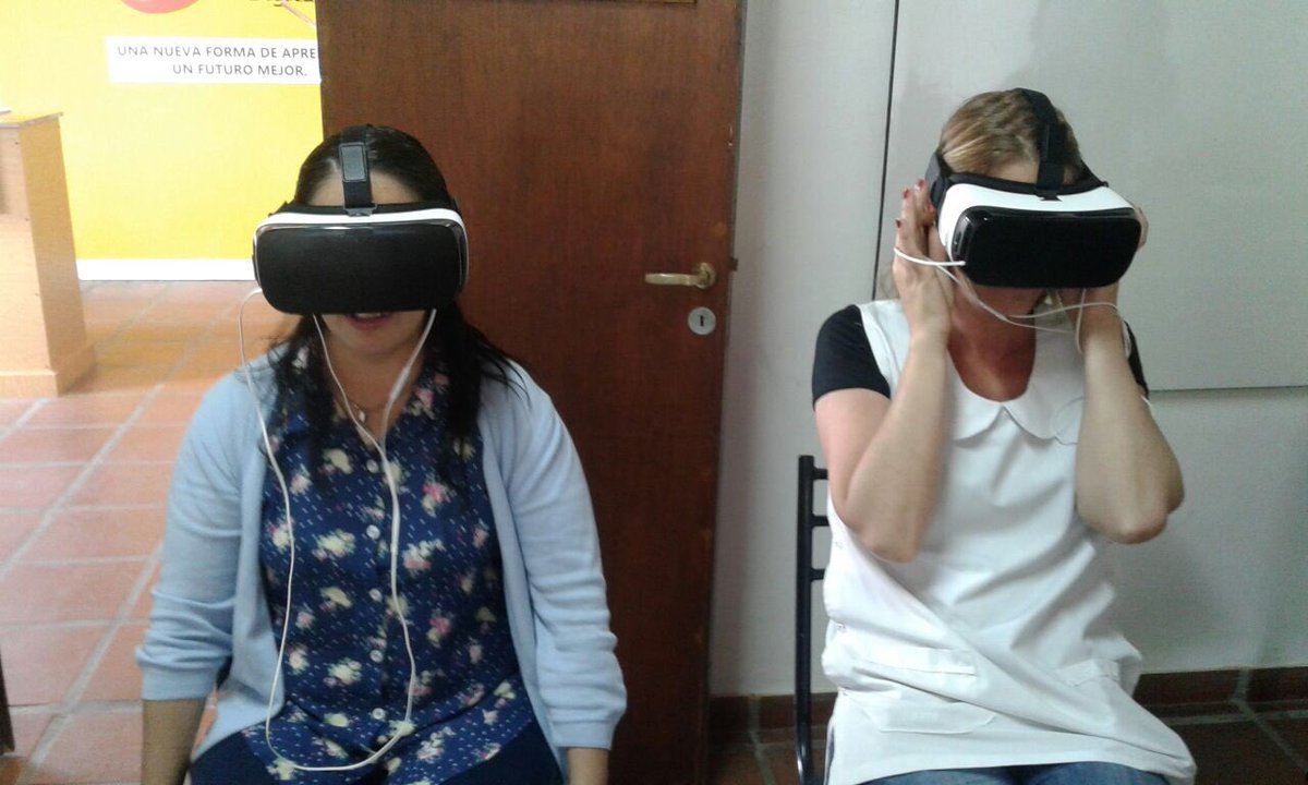 Zaal_86265's tweet image. Alumnos de 2 año Turno Tarde de ES 5. Visitaron Casa RED #RedVirtual @Munirivadavia1 @edgaralarconm @JUReynoso