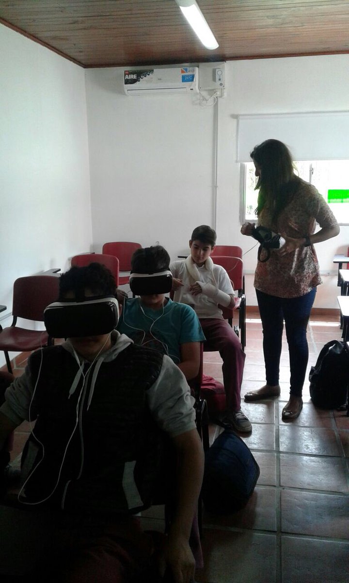 Zaal_86265's tweet image. Alumnos de 2 año Turno Tarde de ES 5. Visitaron Casa RED #RedVirtual @Munirivadavia1 @edgaralarconm @JUReynoso