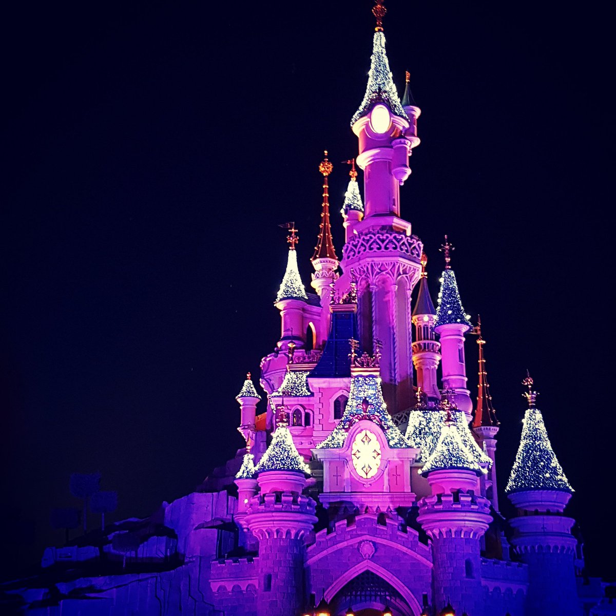 TomHines2's tweet photo. Such a good time in Paris! #Paris #Disney #eiffeltower https://t.co/OB21WtqC5I