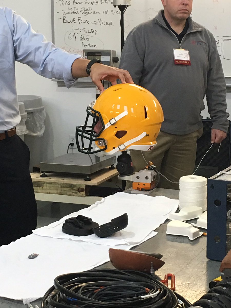 dana_straw's tweet photo. Medical college neuroscience lab - discussing concussions #eashgo https://t.co/aBR9dJWP8G
