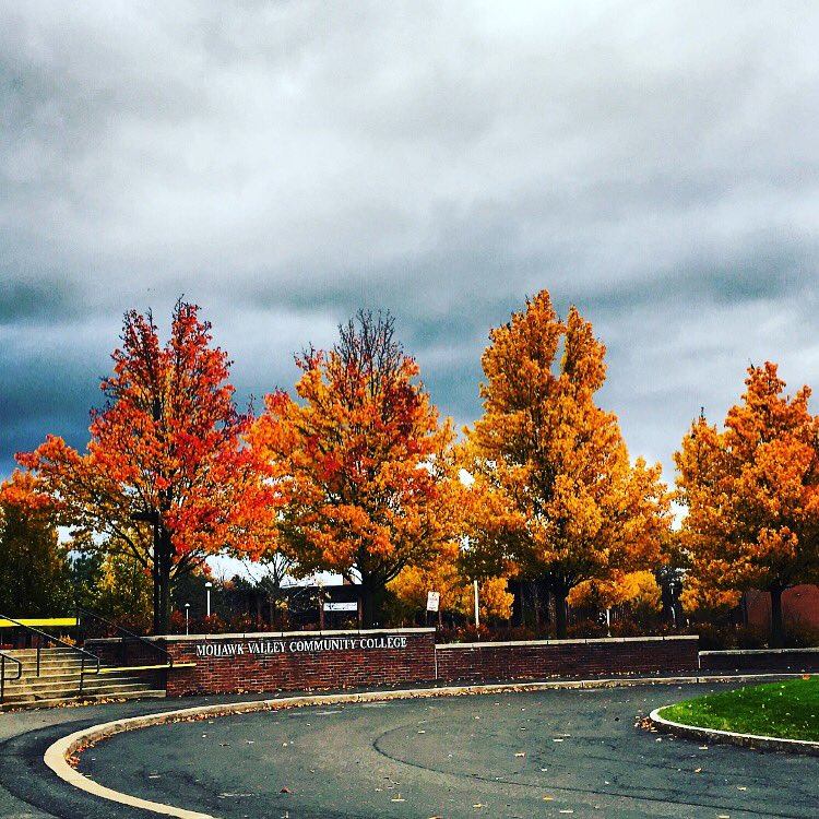 MVCC_UticaRome's tweet photo. There's still a little autumn left at our Utica campus #suny #beautiful64 #mohawkvalley https://t.co/LYPWF3OTf9