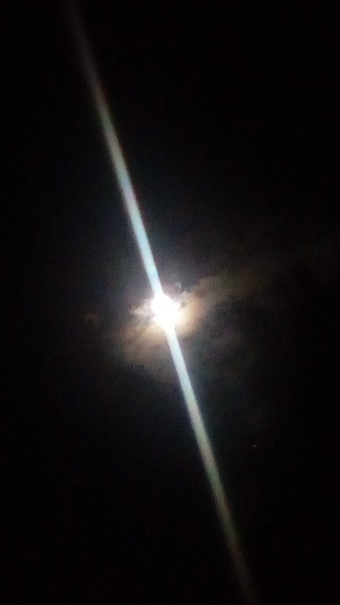 RenanReyaz's tweet photo. #SuperMoonDay https://t.co/n5GNXieQyM